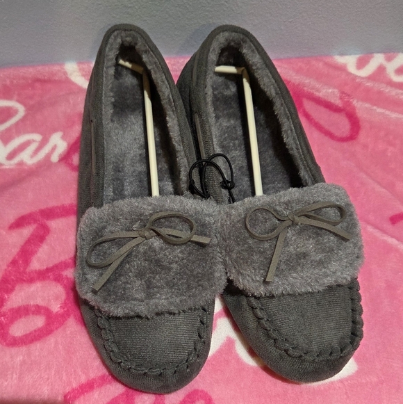 Hooked Women's Chill Gray Slippers, Size 11 - Picture 3 of 7